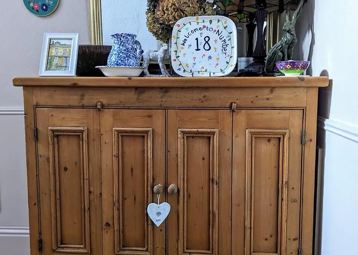 Number 18 3* ويتبي