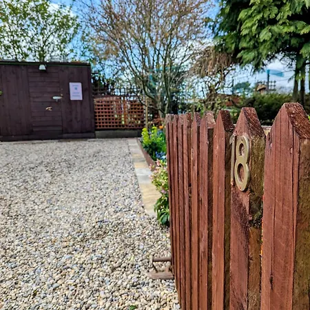 Number 18 Уитби