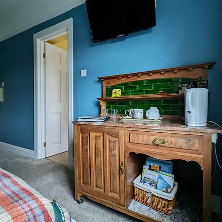 Bed & Breakfast Number 18 *