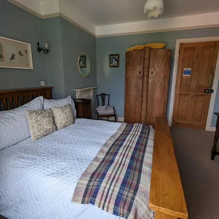 Number 18 Уитби