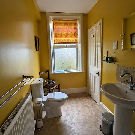 Bed & Breakfast Number 18 *